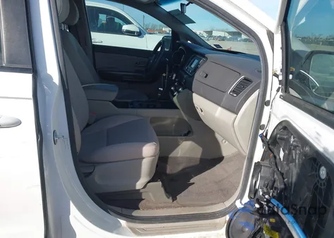 2017 Kia Sedona L из США, поврежденный, VIN KNDMA5C10H6281077